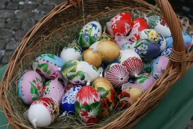 Dlaczego malujemy pisanki na Wielkanoc? Odkryj ich znaczenie i tradycje